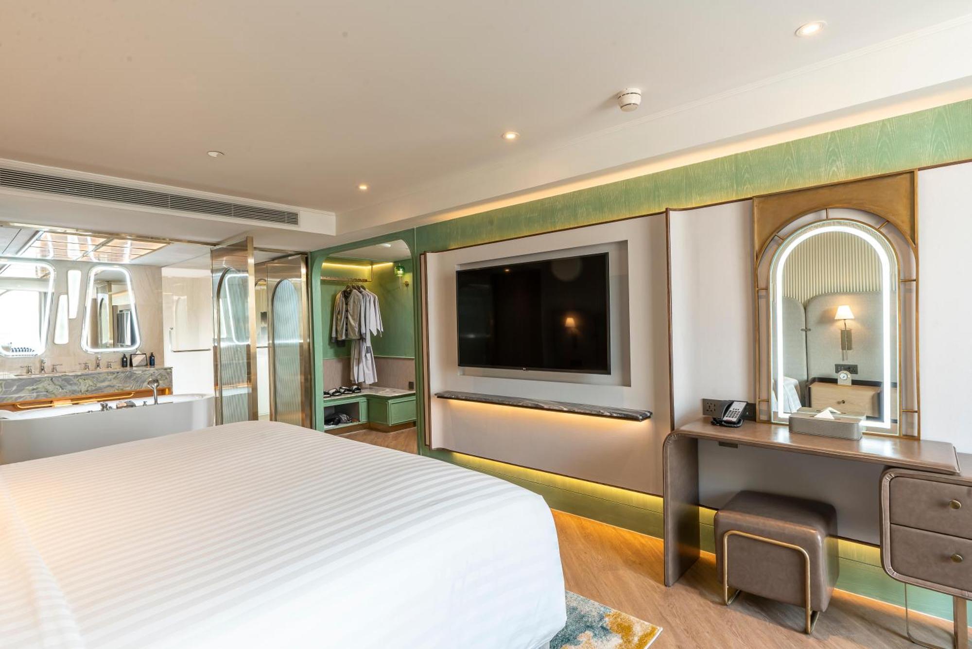 The Salil Hotel Riverside Bangkok Ngoại thất bức ảnh Deluxe Suite